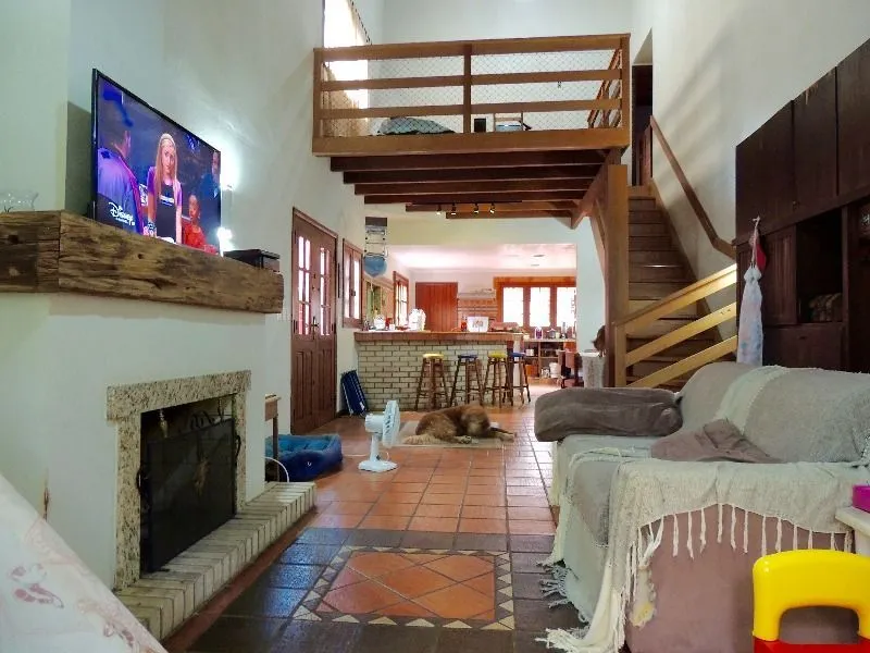 Imagem Casa para Venda com 3 dormitórios, sendo 2 suites e 3 vagas no bairro Belém Novo