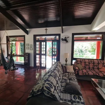 Imagem CASA COM 3 QUARTOS , SALA ESTAR ,SALA DE JANTAR, PISCINA, LAVANDERIA , ACESSO AO RIO ,BANHEIROS, LAVABO,3 VAGAS,974 mt de terreno