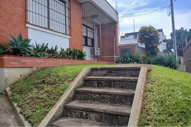 Imagem Casa para venda no bairro Jardim do Salso em Porto Alegre