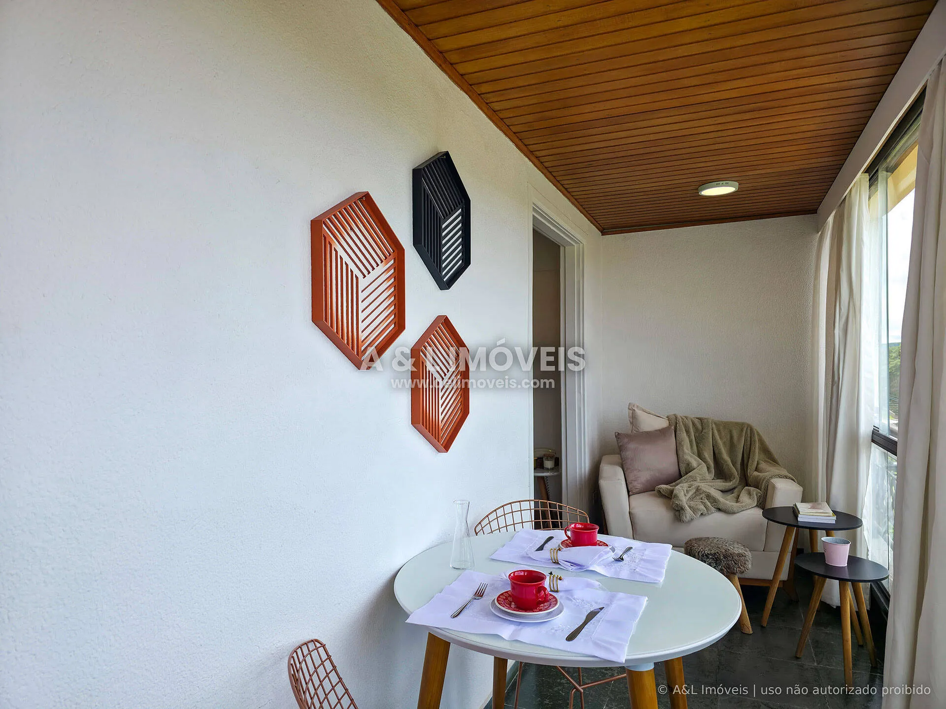 Imagem Duplex Vila Everest | 75 m², 2 Suítes, Lareira e Varandas Envidraçadas