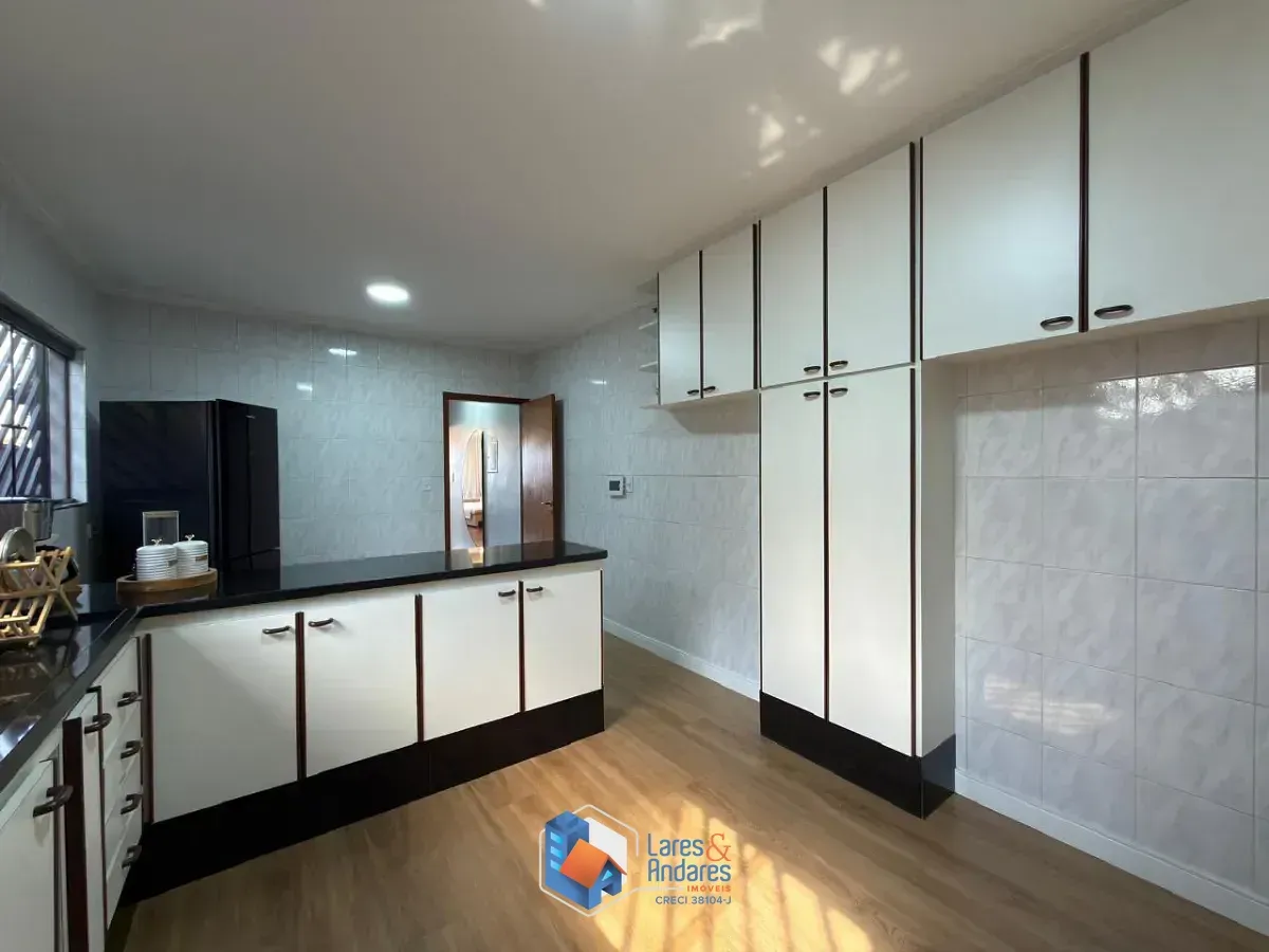 Imagem Sobrado para venda em Parque Vitória com 3 quartos, sendo 1 suíte, 208m²