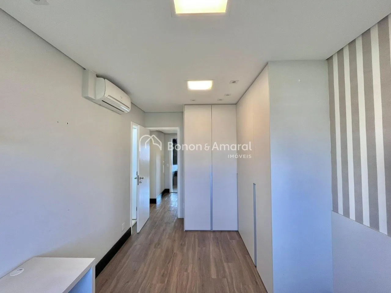 Imagem "Luxuoso Apartamento no Taquaral: Sofisticação, Conforto e Exclusividade"