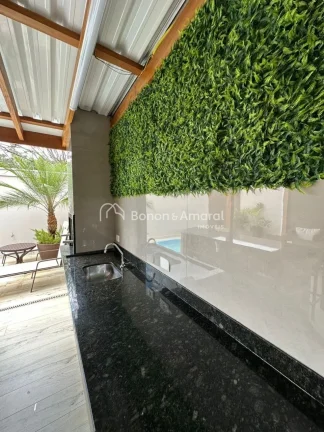 Imagem Encante-se com esta charmosa casa localizada em um condomínio de arquitetura moderna e aconchegante...