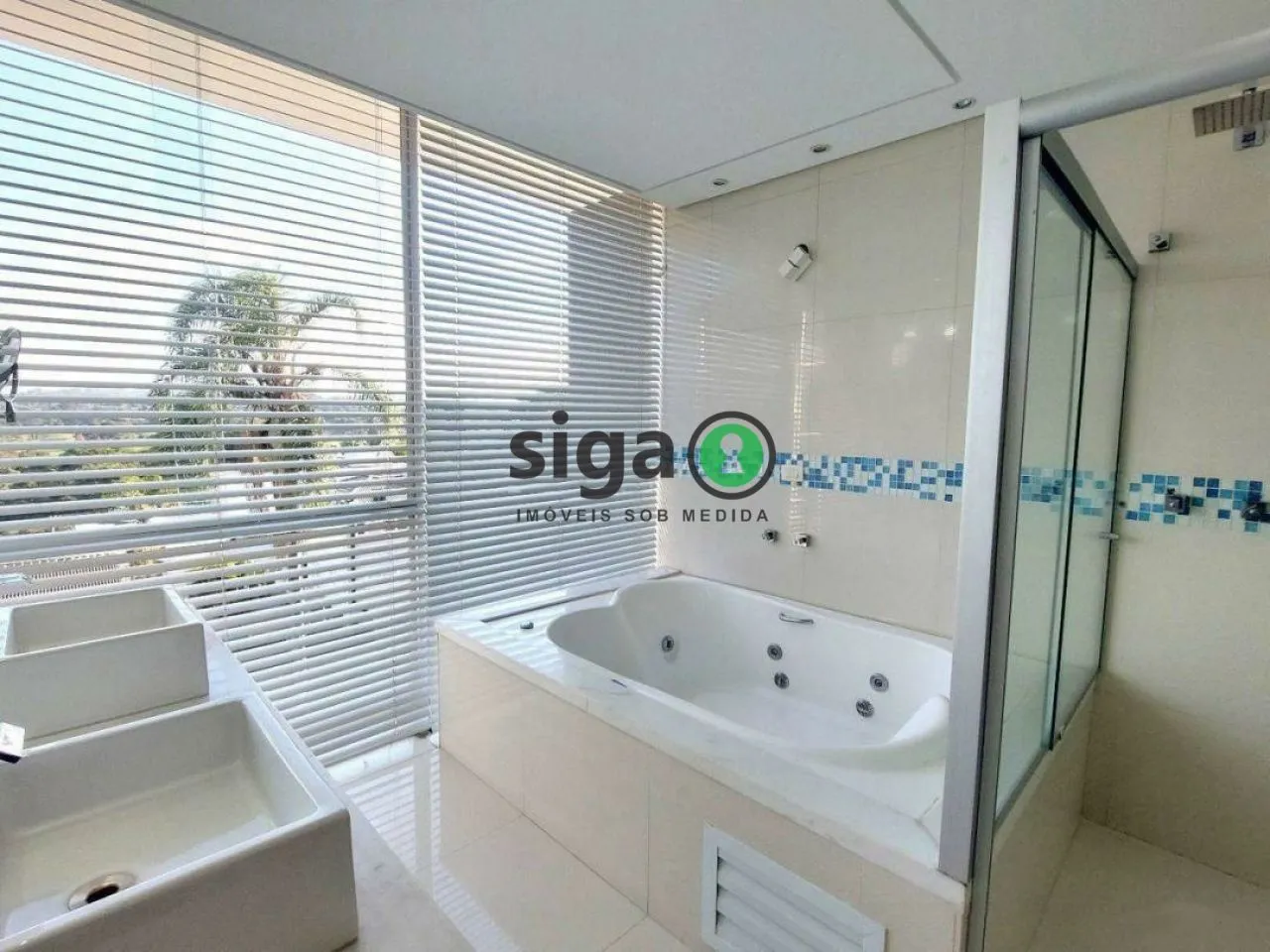 Imagem Casa em condomínio fechado na Granja Viana 4 suites 4 vagas