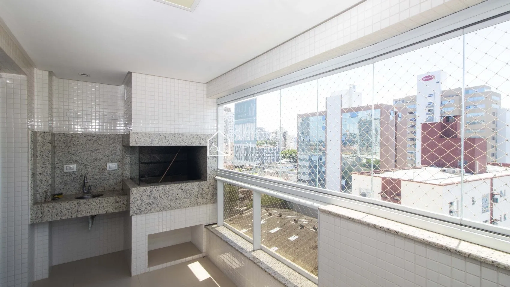 Imagem Apartamento 3 dormitórios com duas suítes e duas vagas sendo o único prédio de frete para a beira ma