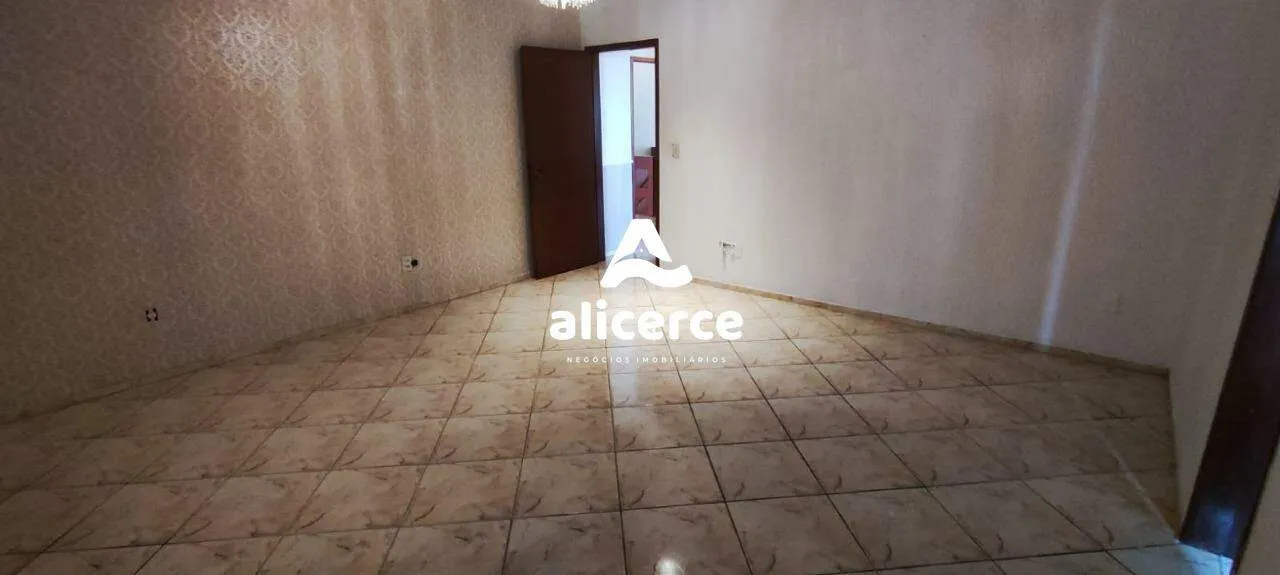 Imagem Casa à venda - 2 pavimentos I 3 suítes I 4 salas comerciais I 2 lojas - Kobrasol - São José/SC