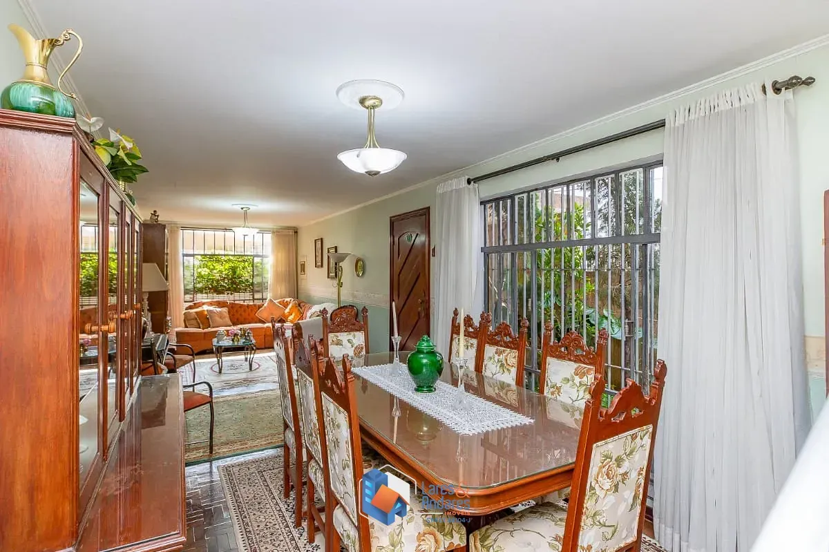 Imagem Sobrado para venda em Brooklin com 4 quartos, sendo 1 suíte, 250m²