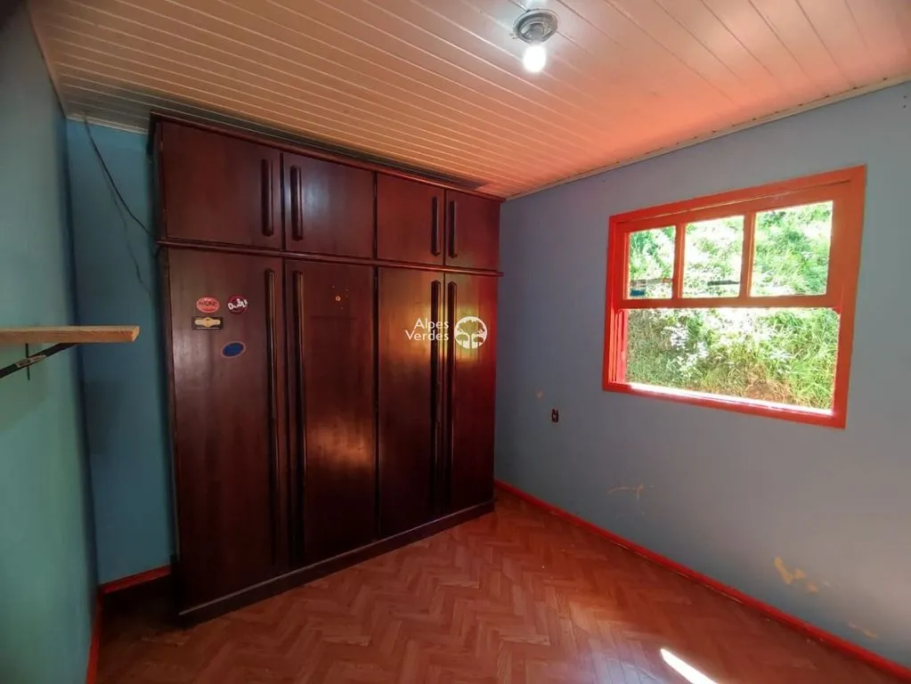 Imagem Vende-se casa no bairro prinstrop a 10 minutos da rua coberta de gramado