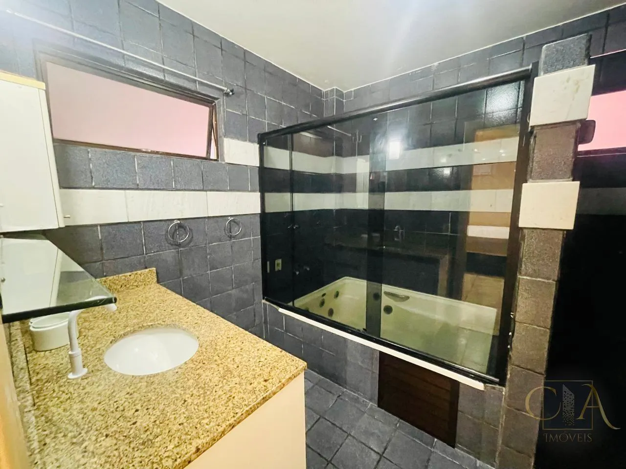 Imagem Apartamento para Temporada em Itapema, Meia Praia, 4 dormitórios, 1 suíte, 4 banheiros, 2 vagas