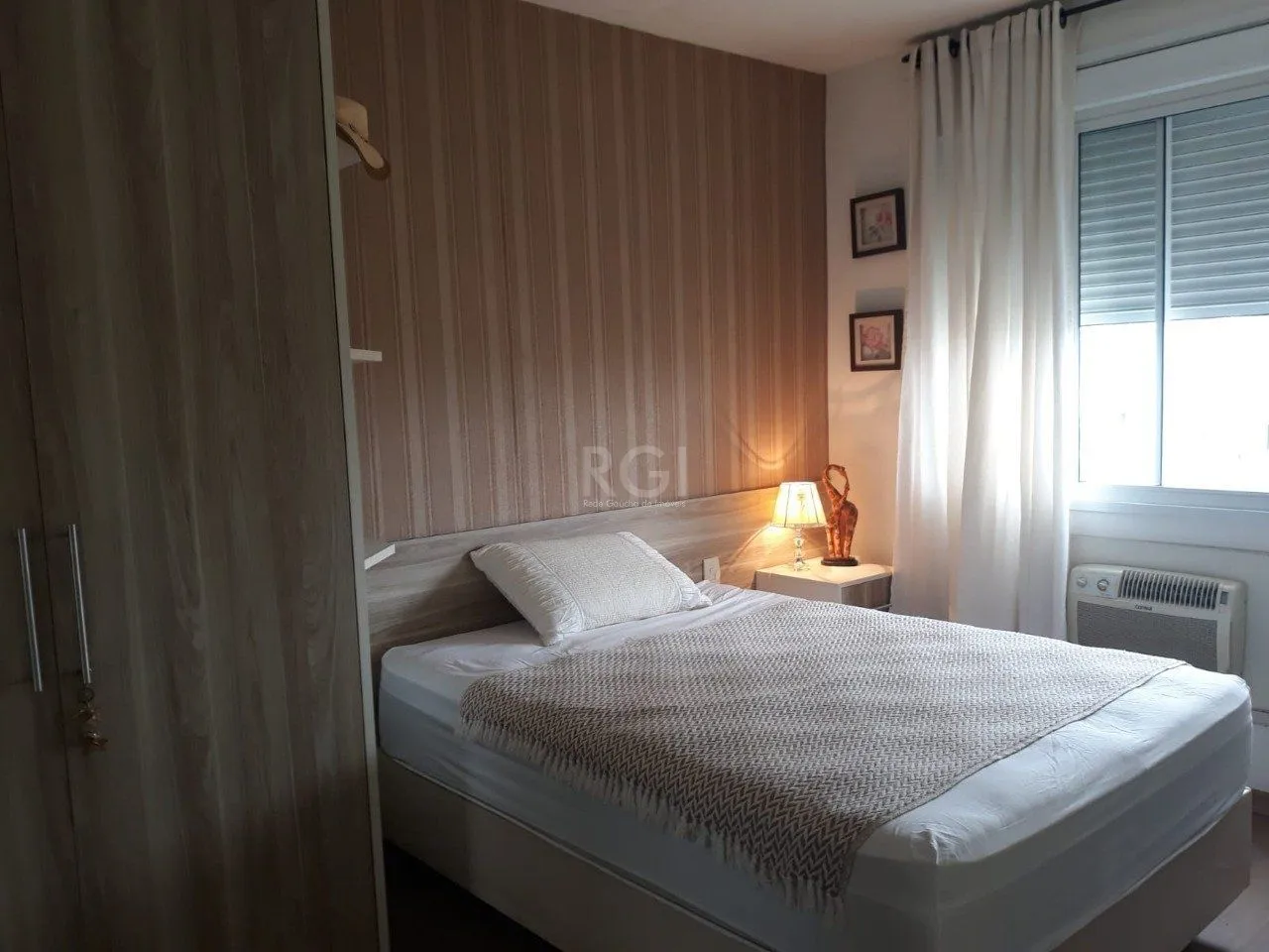 Imagem Apartamento de três dormitórios, suíte e uma vaga de garagem no bairro Cristo Redentor em Porto Alegre.