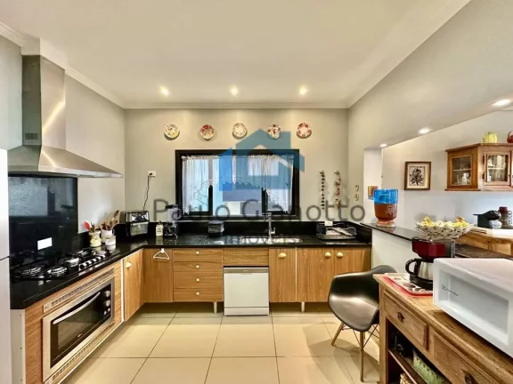 Imagem Casa Espetacular no Golf Village na Granja Viana