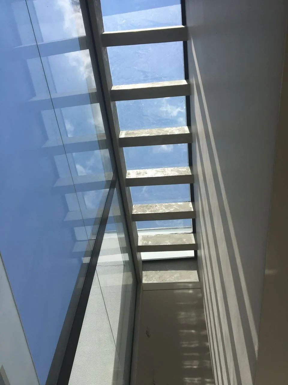 Imagem Luxuosa Residência com 4 Suítes e Área Gourmet Integrada à Venda em Alphaville Nova Esplanada 1