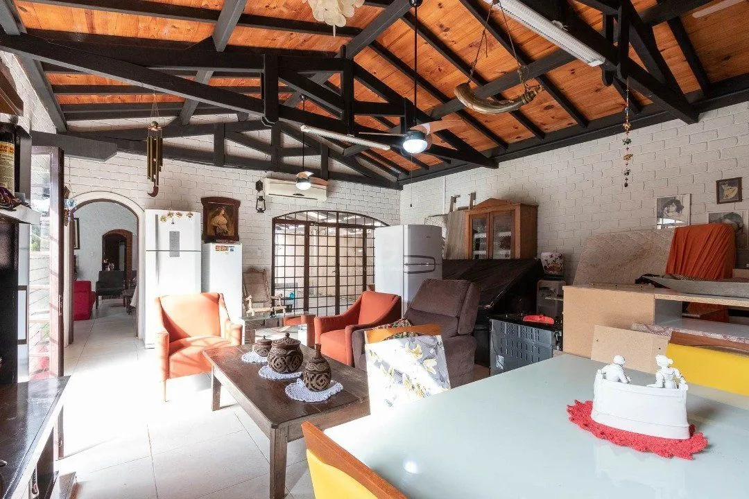 Imagem Casa para Venda - 380m², 3 dormitórios, sendo 1 suites, 3 vagas - Tristeza