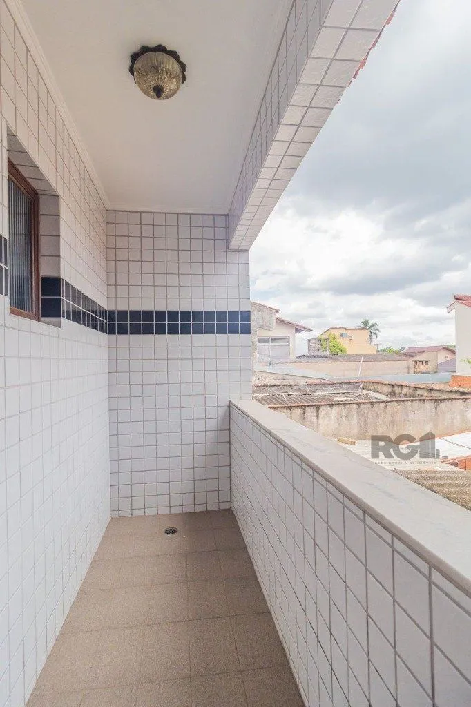 Imagem Casa com 240m², 3 dormitórios, 6 vagas no bairro Sarandi