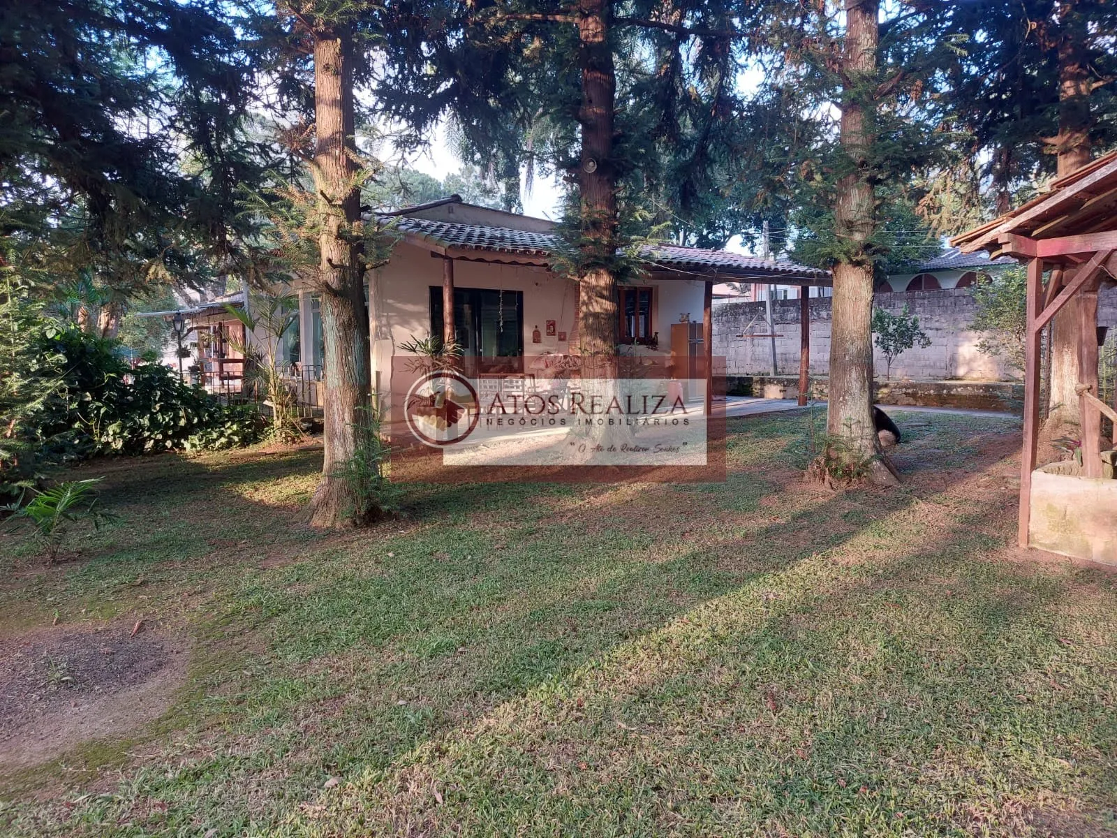 Imagem Vendo SUPER Oportunidades em condomínio clube em São Bernardo do Campo. Casa com uma área útil de 420m2, terreno de 1500m2, São 3 Dormitorios, sendo 1 Suíte, casa em condômino fechado, com clube dentro do Condomínio, Restaurante para os Sócios, um super i