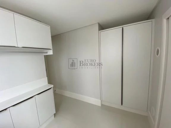 Imagem Ótimo apartamento frente mar semimobiliado em Balneário Camboriú.