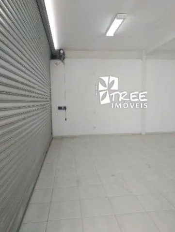 Imagem LOCAÇÃO DE SALÃO COMERCIAL EM ARUJÁ, com 250m², amplo espaço c/ pavimento superior e inferior, 2 copas e entrada c/ acessibilidade. CONSULTE-NOS..