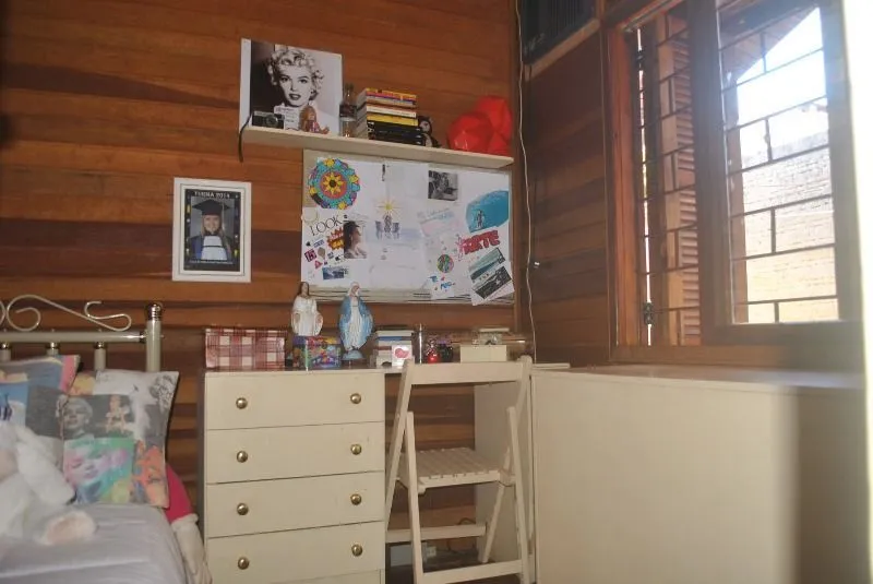Imagem Casa para Venda - 250m², 3 dormitórios, 4 vagas - Serraria