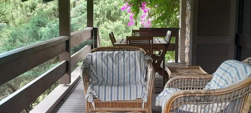 Imagem BELÍSSIMA CASA EM GRAMADO - JUNTO AO LAGO NEGRO