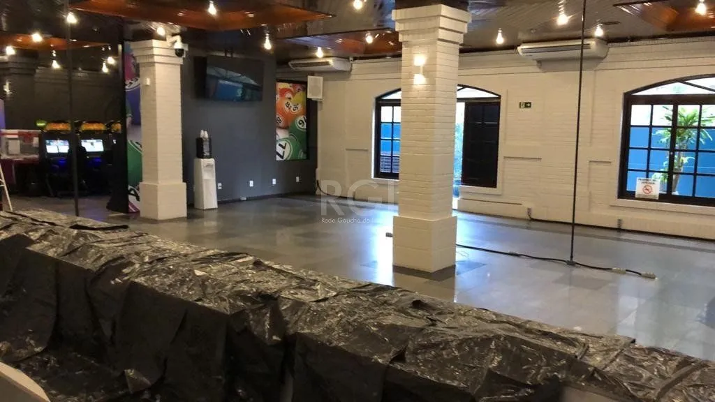 Imagem Prédio à Venda - 1650m², 18 vagas - Menino Deus