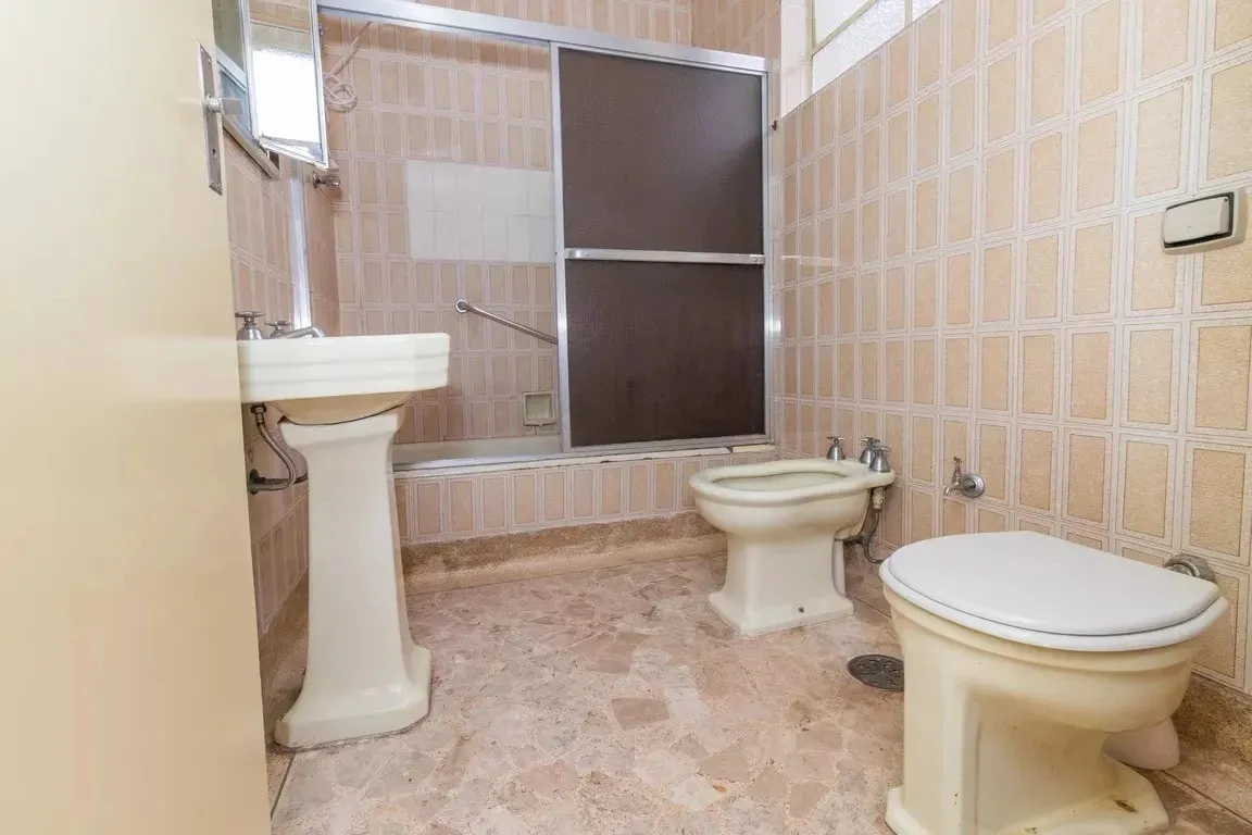 Imagem Casa para Venda em São Paulo, Vila Anglo Brasileira, 3 dormitórios, 1 banheiro, 3 vagas