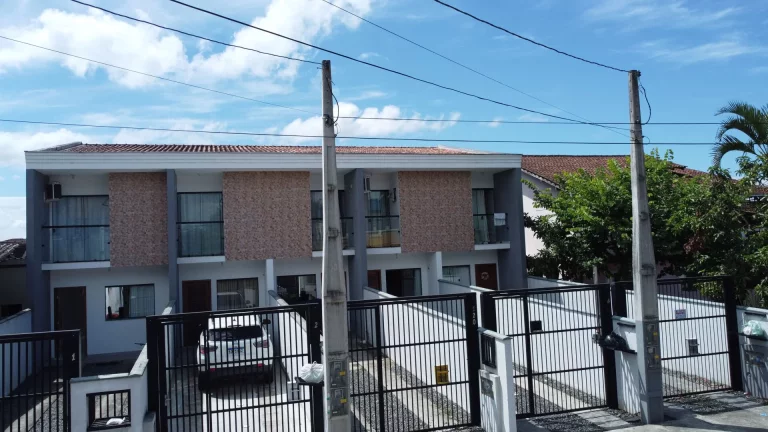 Imagem Casa , Sobrado Geminado em Joinville/SC, bairro Espinheiros