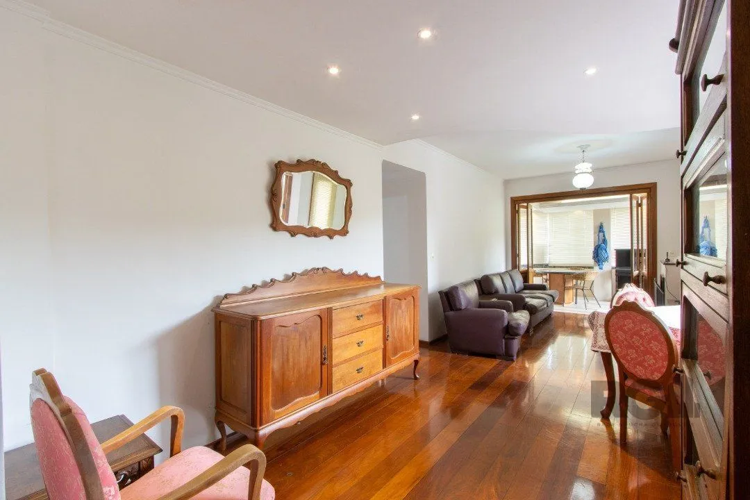 Imagem Apartamento semi mobiliado de 3 quartos com suíte no bairro Tristeza junto ao Colégio Mãe de Deus