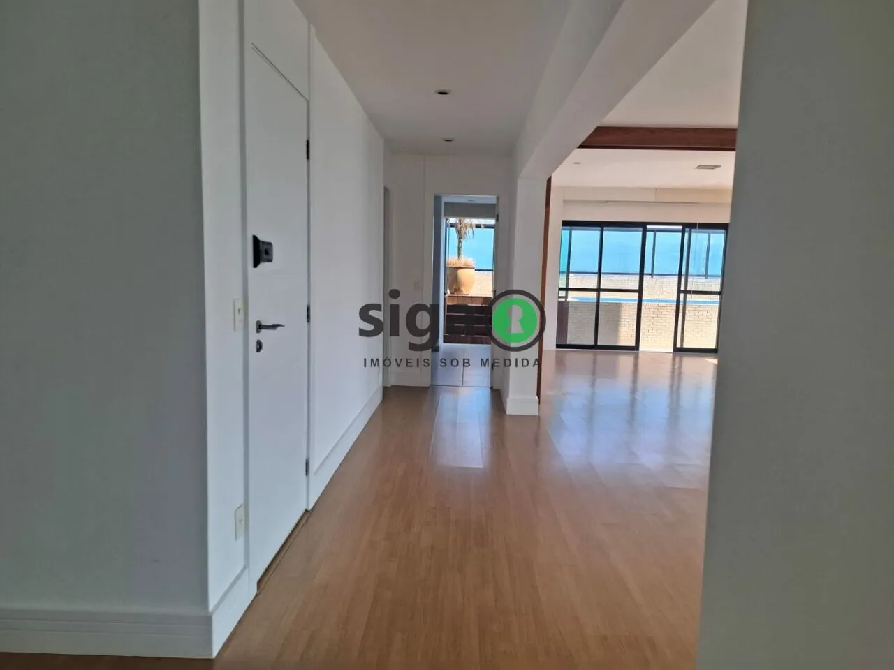 Imagem Cobertura de Luxo no Condomínio Villagio Panamby, Sofisticação, Conforto e Vista Deslumbrante