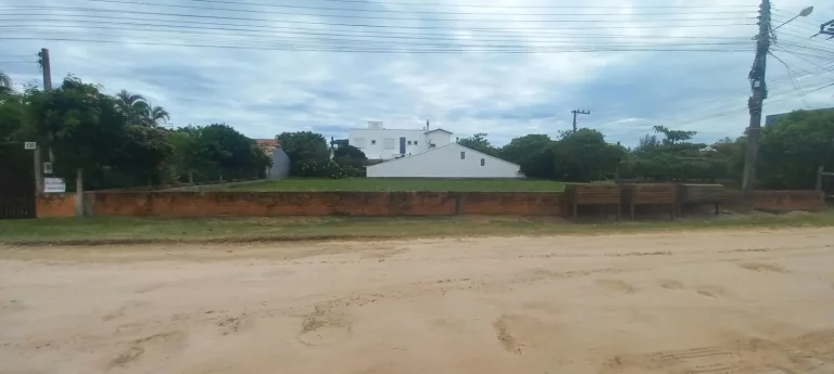 Imagem Terrenos de Sonho a 150m da Praia da Barra em Garopaba-SC: Construa seu Paraíso à Beira-Mar
