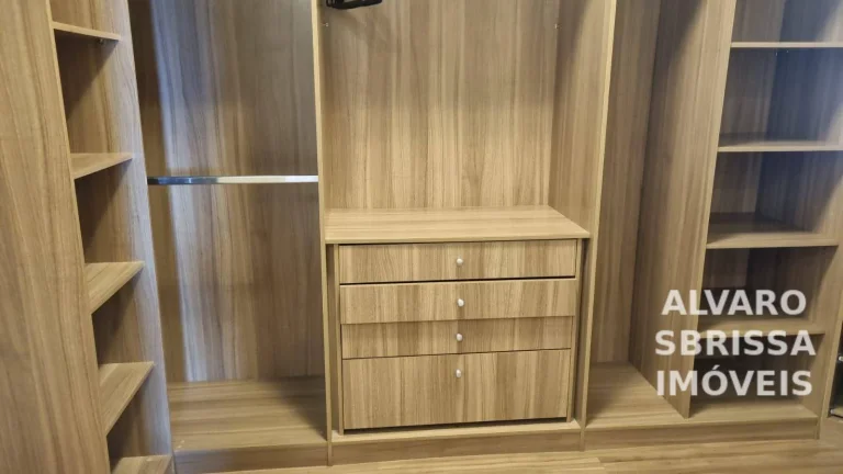 Imagem Apartamento com 4 vagas, 4 dormitórios sendo 2 suítes, todos com armários, portas balcões, venezianas automáticas e lindas vistas. 287m2. 1 por andar