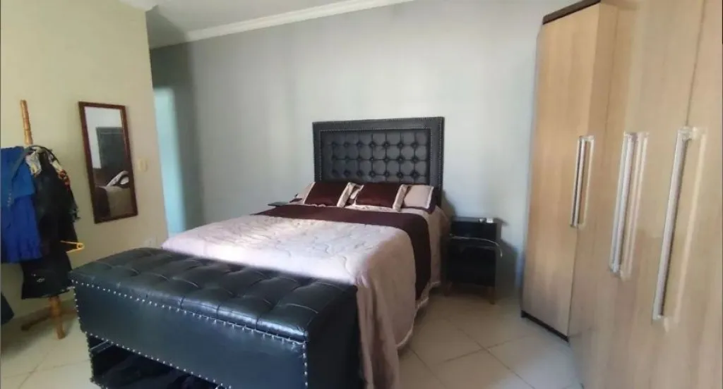 Imagem CASA COM 220,00 m² - GUILHERMINA - PRAIA GRANDE SP
