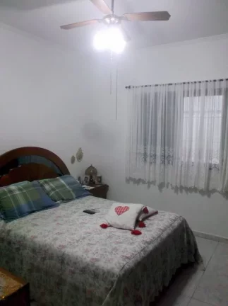 Imagem CASA COM 4 DORMITORIOS (1 SUITES)