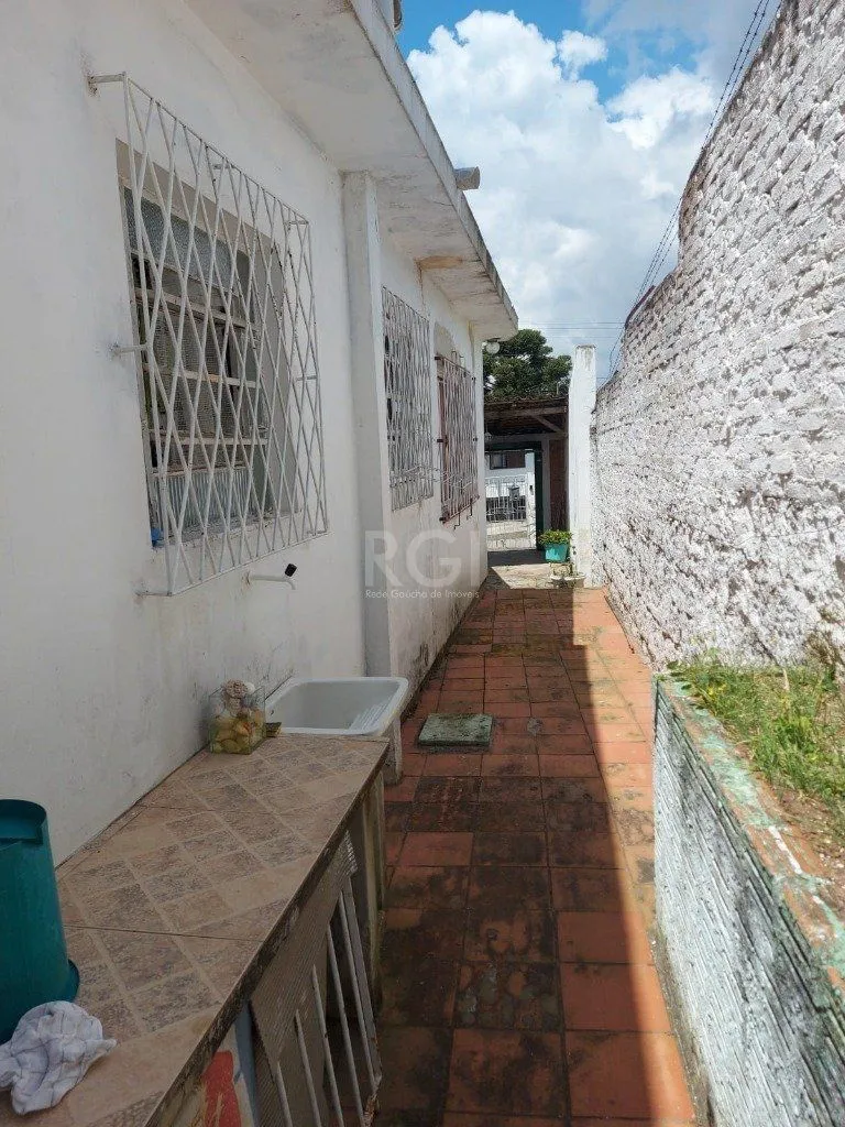 Imagem CASA COM CHURRASQUEIRA E GARAGEM PARA 2 CARROS