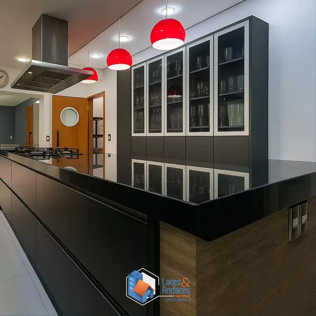 Imagem Sobrado para venda em Vila Madalena com 4 quartos, sendo 2 suítes, 299m²