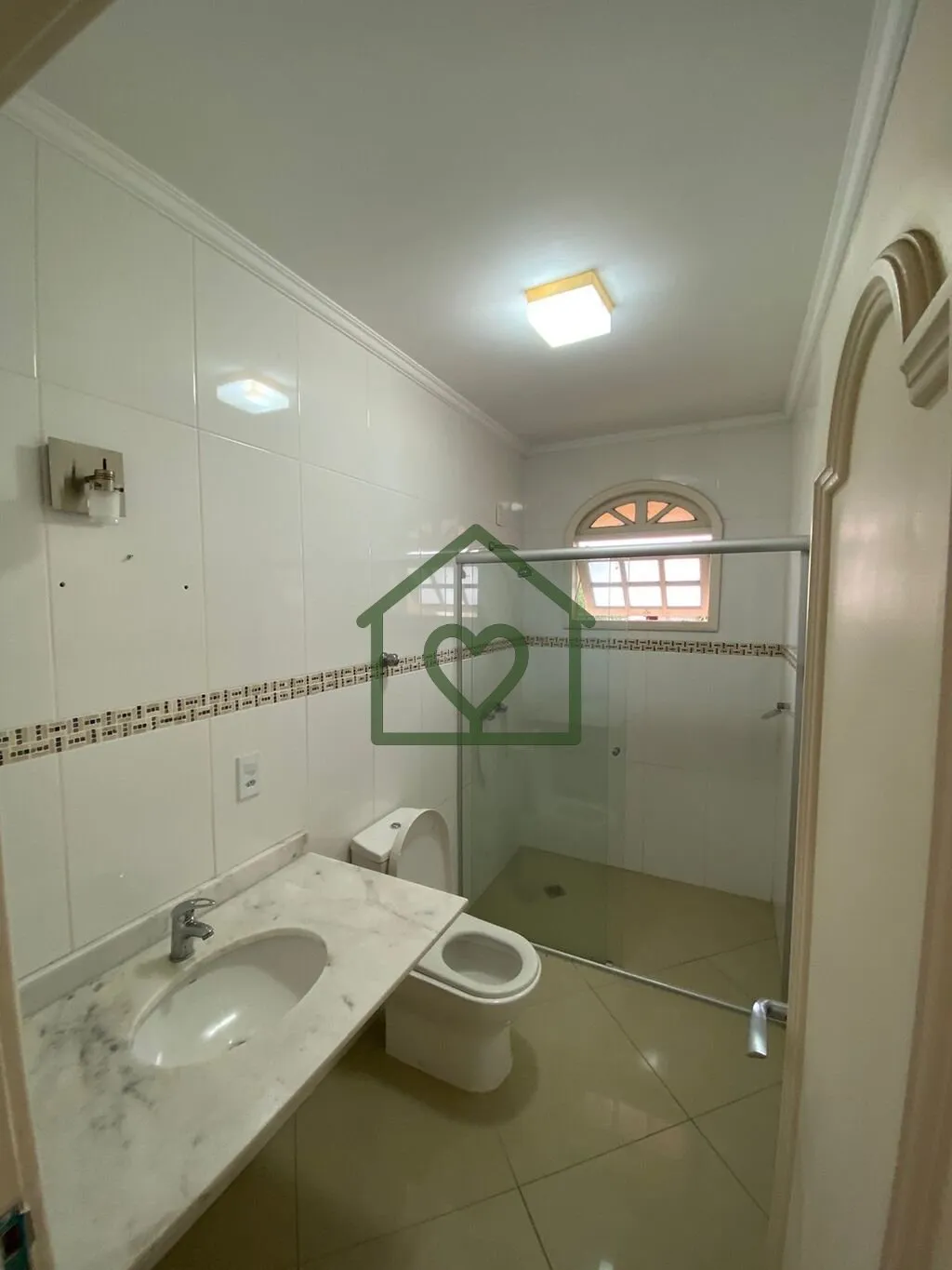 Imagem Casa no bairro Chácara das Pedras com 4 dormitórios, sendo duas suítes, escritório, banheiro soc...