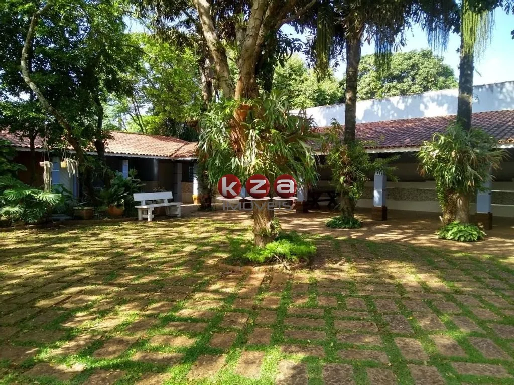 Imagem Imperdível Chácara à Venda em Valinhos-SP, 4 Quartos, 4 Suítes, 2 Salas, 6 Banheiros, 10 Vagas de Garagem, 240m² de Área!