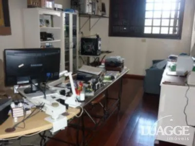 Imagem casa com 4 dormitórios, sendo uma suíte , e 530 area privativa