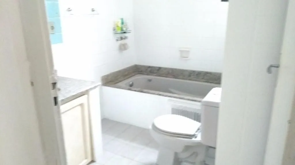Imagem Casa para Venda - 485m², 5 dormitórios, sendo 1 suites, 1 vaga - Petrópolis