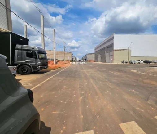 Imagem Galpão com 3000m2 em Hortolândia/SP.