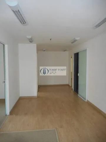 Imagem Ampla sala comercial com 86 m² em Indianópolis, 600 metros Metrô Moema