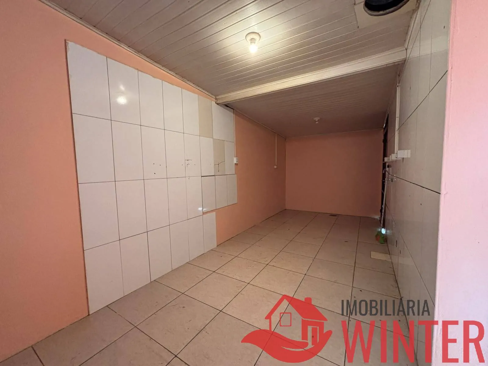 Imagem Casa ampla com 2 Dormitórios, garagem coberta para 3 carros - Matiel