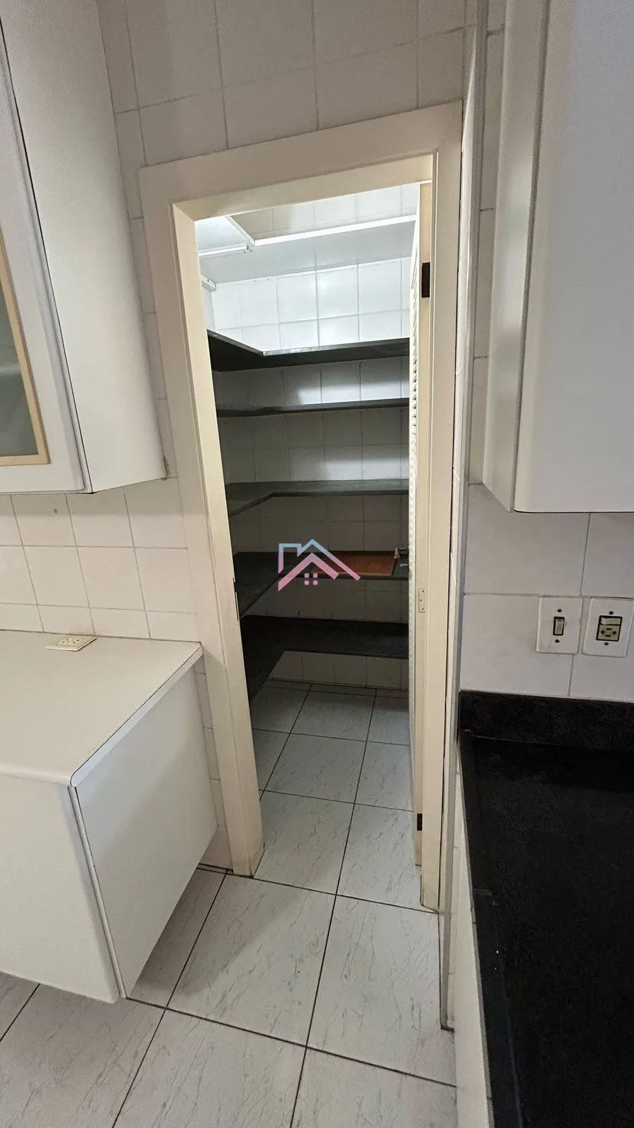 Imagem Apartamento à venda Edifício BBC - área útil 156 m2 com 3 dormitórios sendo 1 suíte / 2 vagas / Cent