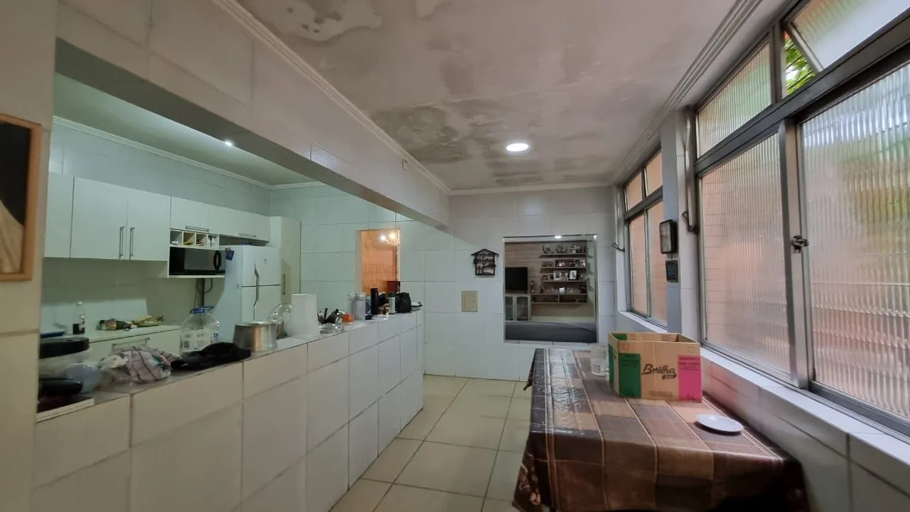 Imagem Casa estilo sobrado para venda de 3 dormitórios com 2 vagas de garagem no bairro Cidade Baixa em Porto Alegre/RS.