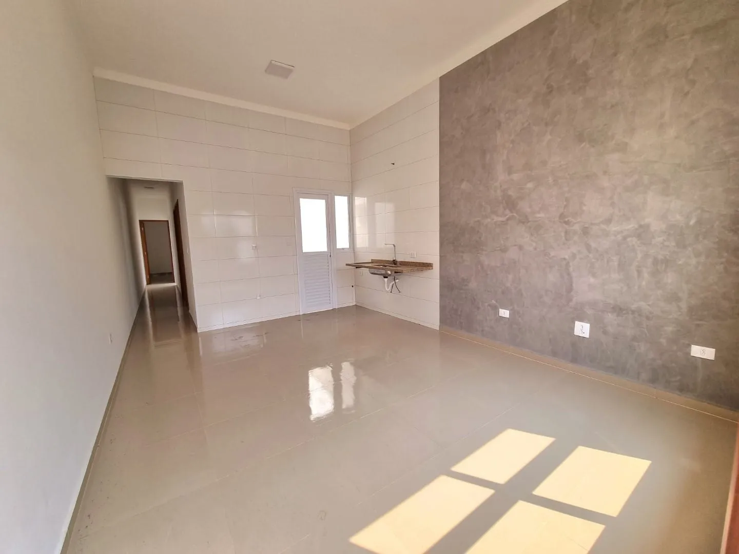 Imagem Casa Térrea com Terraço, 2 Dormitórios, Área Gourmet e Localização Central - Conforto e Lazer em um Só Lugar