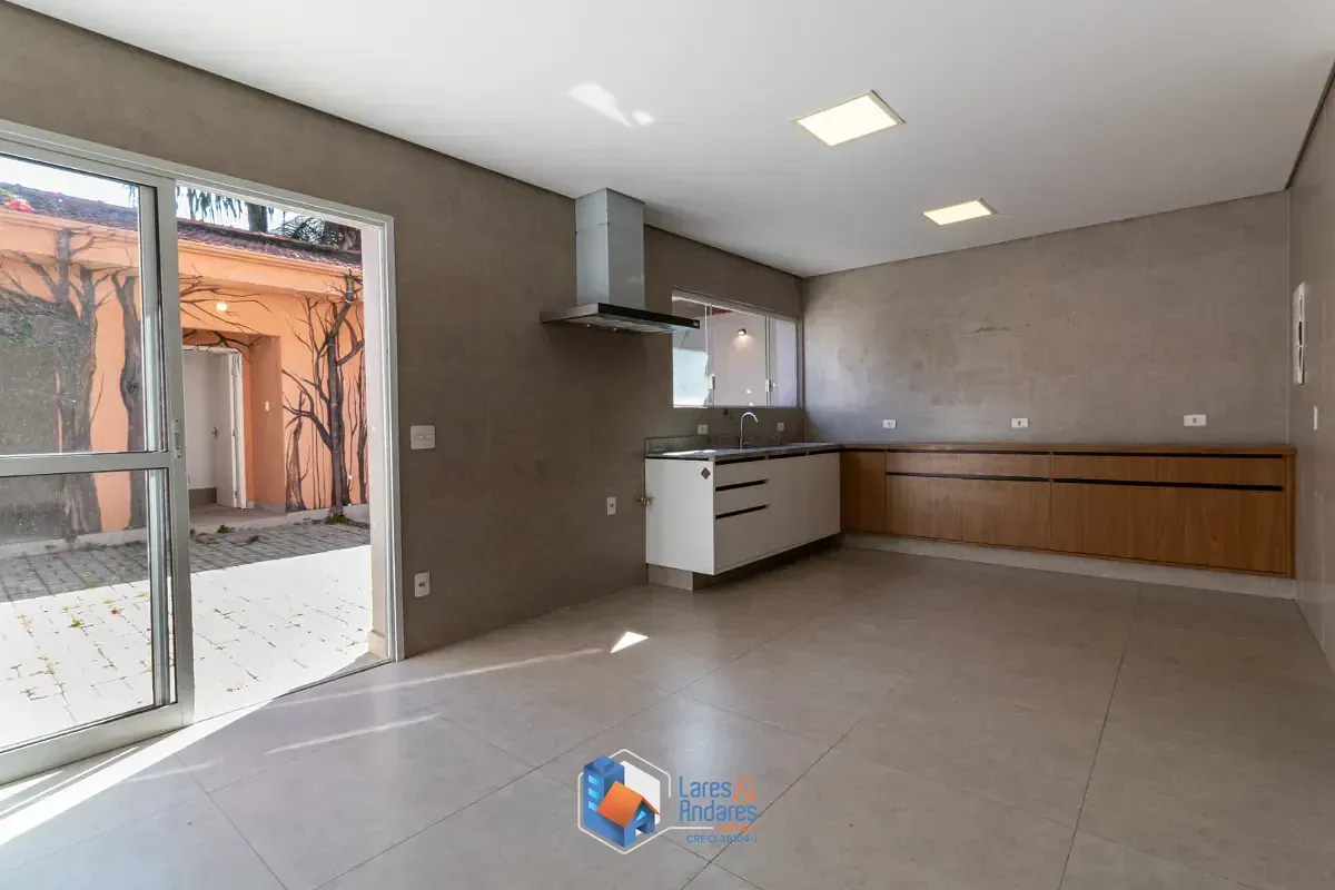 Imagem Casa para venda em Moema com 3 quartos, sendo 1 suíte, 190m²