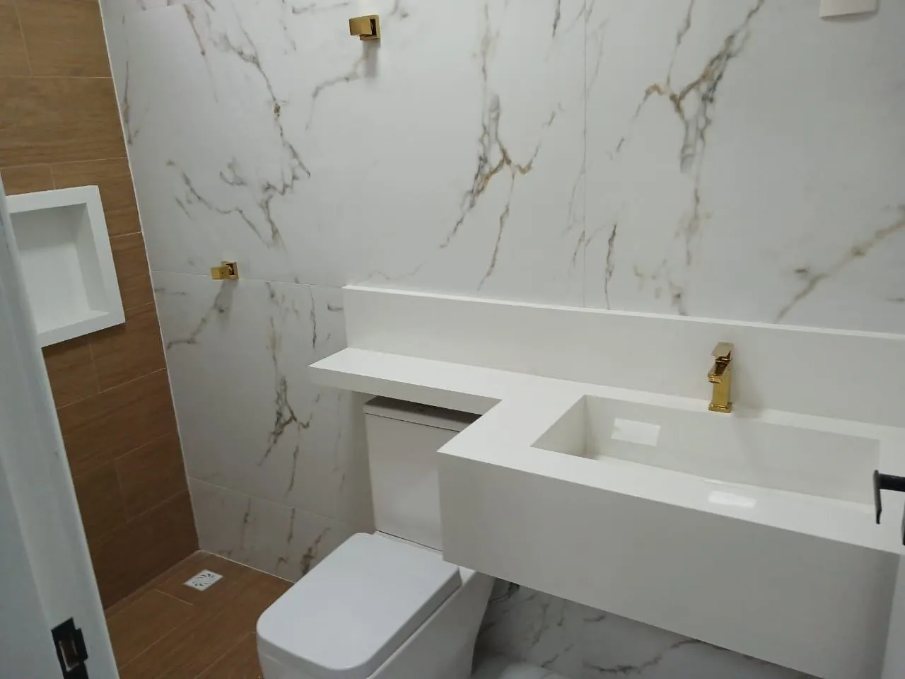 Imagem *Belíssima casa no Condomínio Perolas do Vale 
*3 três quartos Suíte 
*3 banheiro
*S...