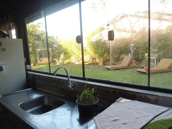 Imagem Casa Espaçosa de 4 Quartos com Pomar em Campo Duna, Garopaba-SC. Escritura Pública.
