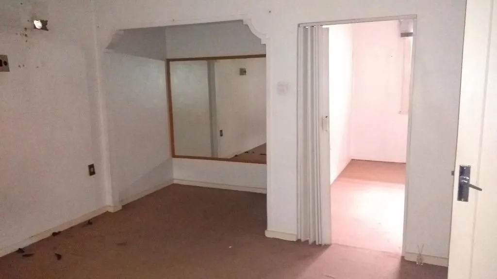 Imagem Casa para Venda - 485m², 5 dormitórios, sendo 1 suites, 1 vaga - Petrópolis