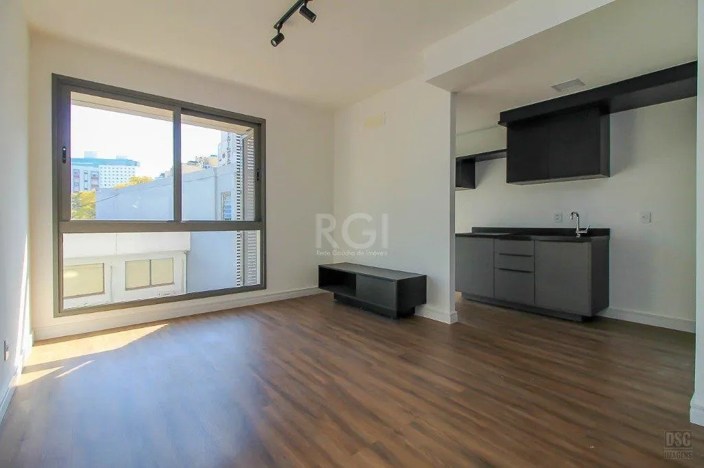 Semi mobiliado 2 quartos (1 suíte) e 1 vaga. Infra completa e ótima localização