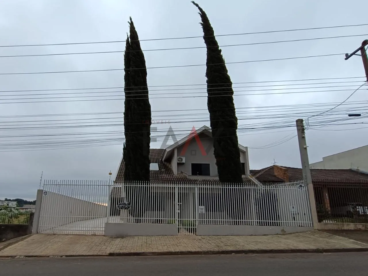 Foto do imóvel Sobrado com Piscina á venda no Alto da Xv em Guarapuava